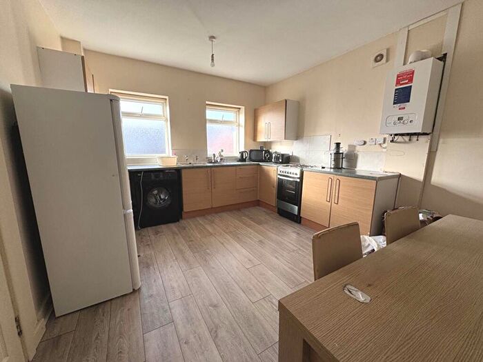 3 Bedroom Flat To Rent In St James Road, Blackpool, FY4