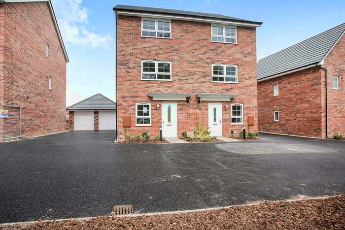 4 Bedroom Semi-Detached House To Rent In Fleece Lane, Nuneaton, Warwickshire, CV11