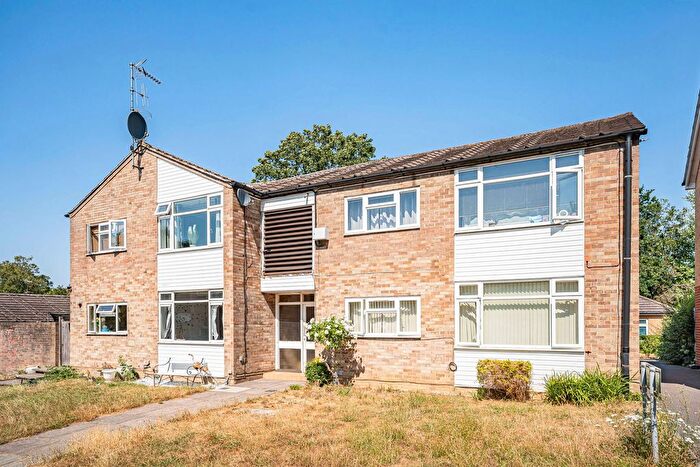 2 Bedroom Block Of Flats For Sale In Edenside Road, Bookham, KT23