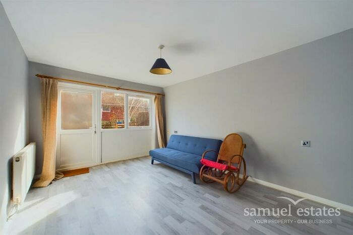 1 Bedroom Flat To Rent In Stoughton Close, London, SE11