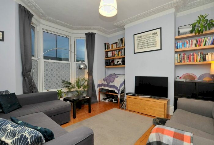 1 Bedroom Flat To Rent In Daleview Road, London, N15