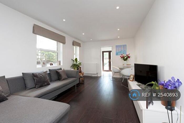 2 Bedroom Flat To Rent In Strathblaine Road, London, SW11