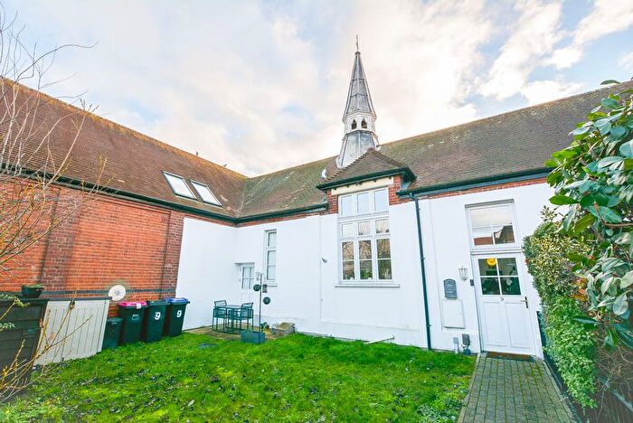 1 Bedroom Bungalow For Sale In Old School Court, Southend-On-Sea, SS3