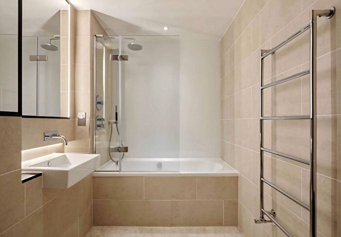 1 Bedroom Flat For Sale In Cummings House, Chivers Passage, SW18