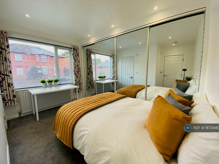 6 Bedroom Semi-Detached House To Rent In Harefield Road, Southampton, SO17