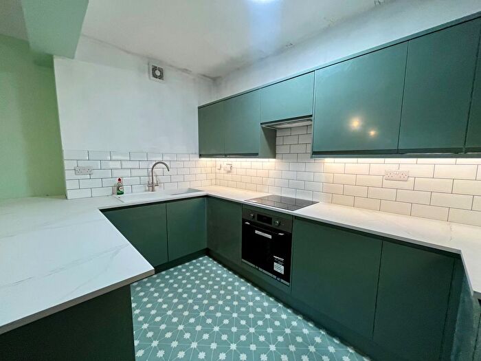 2 Bedroom Flat To Rent In Wilmslow Road, Manchester, M20