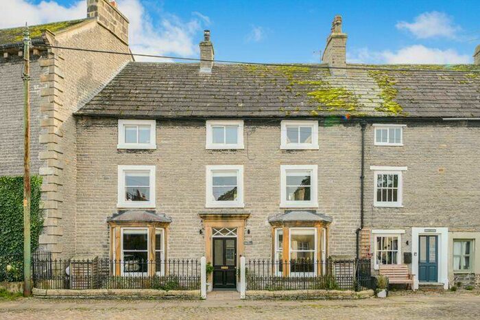 4 Bedroom Character Property For Sale In The Old Manse, West End, Middleham, North Yorkshire, DL8