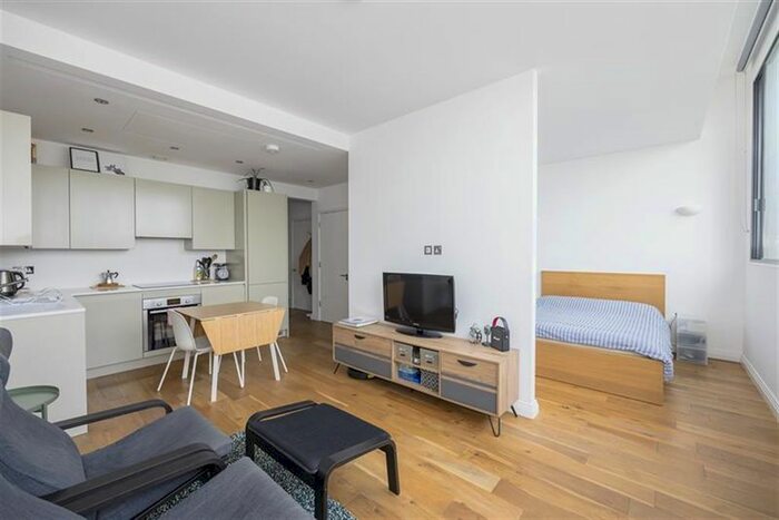 1 Bedroom Flat To Rent In Western Avenue, Perivale, Greenford, UB6