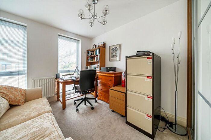 2 Bedroom Flat For Sale In Albemarle Road, Beckenham, BR3