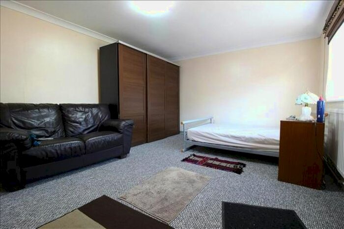 1 Bedroom Studio To Rent In Studio Flat, Coniston Gardens, Ilford, Greater London, IG4