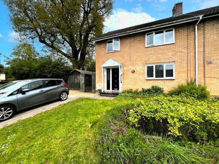 3 Bedroom Semi-Detached House To Rent In Thistle Grove, Welwyn Garden City, AL7