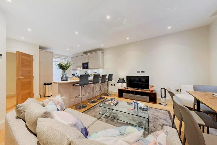 3 Bedroom Flat To Rent In Great Titchfield Street (), London, W1W