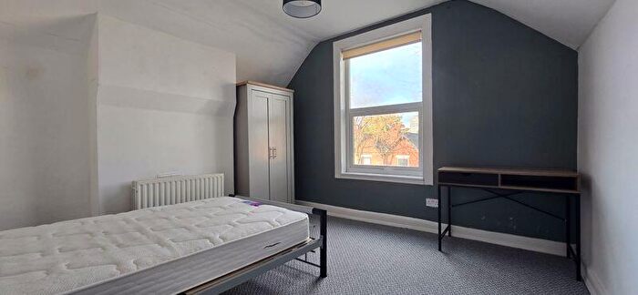 3 Bedroom Terraced House To Rent In Beeston Road, Nottingham, NG7