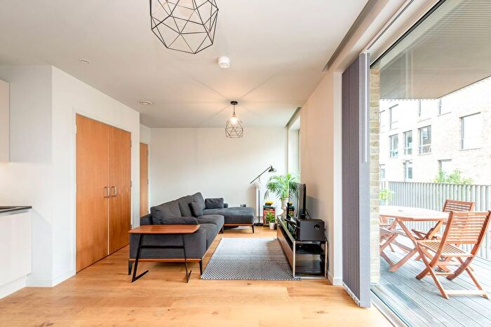 1 Bedroom Flat To Rent In Brentford, Hounslow, Brentford, TW8