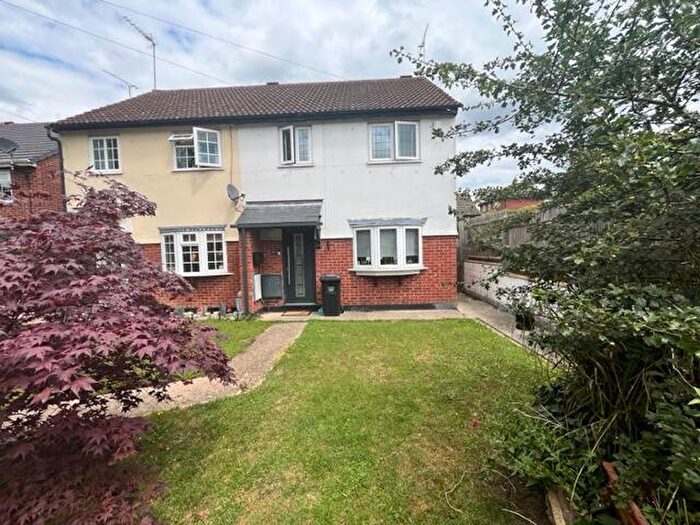 3 Bedroom Semi-Detached House To Rent In Vincent Way, Billericay, CM12
