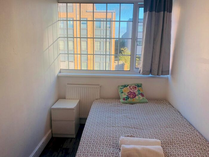 4 Bedroom Maisonette To Rent In West Arbour Street, London, E1