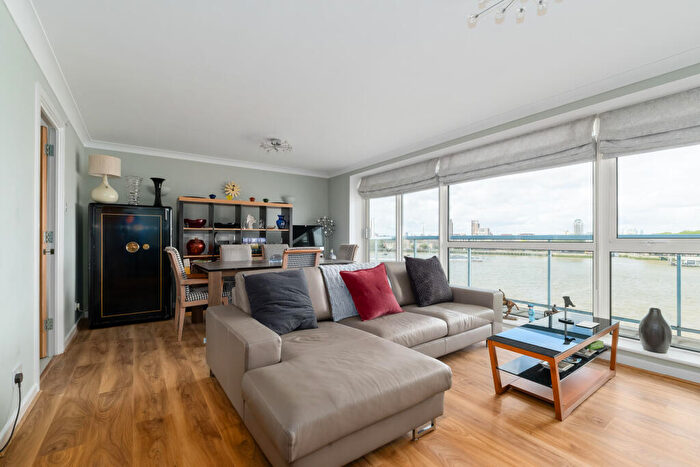 2 Bedroom Flat For Sale In Arnhem Place, London, E14