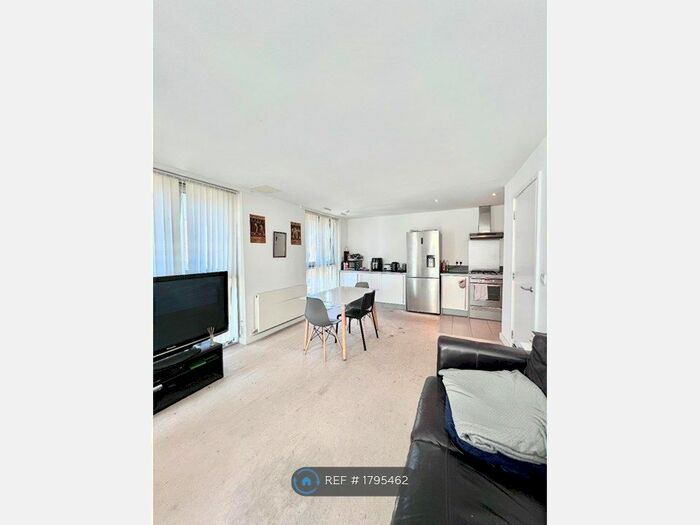 3 Bedroom Flat To Rent In Eden Grove, London, N7