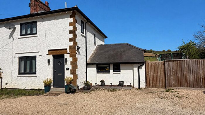 3 Bedroom Semi-Detached House For Sale In Shipston Road, Long Compton, Shipston-On-Stour, CV36