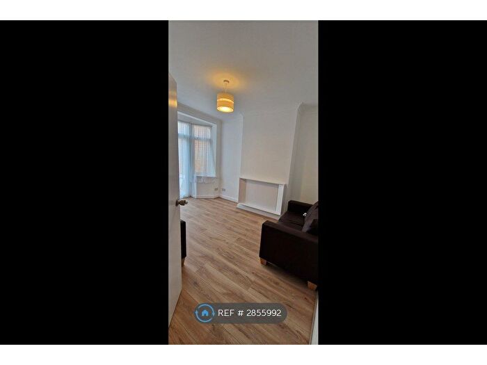 1 Bedroom Flat To Rent In Ellerdine Road, Hounslow, TW3