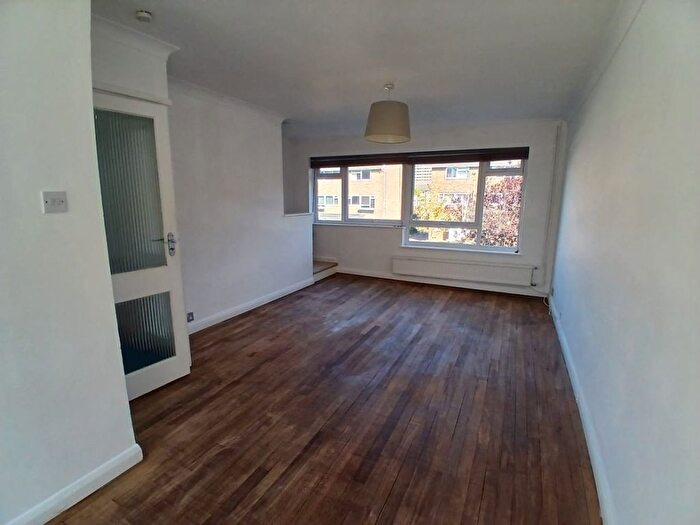 2 Bedroom Flat To Rent In Cadogan Court, Sutton, SM2