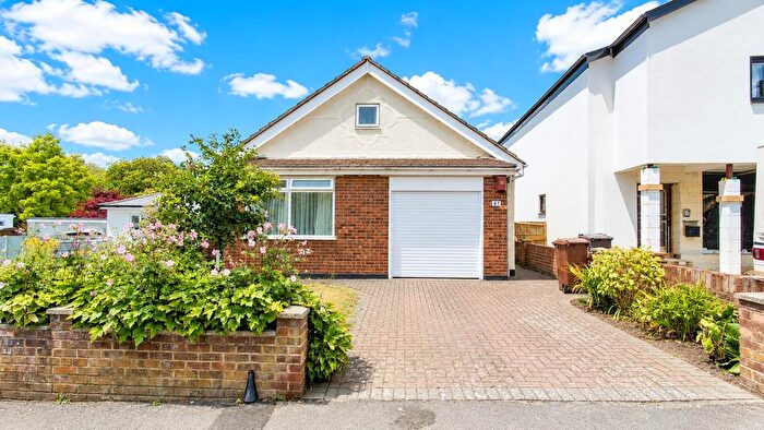 3 Bedroom Chalet To Rent In Edwin Road, Rainham, ME8