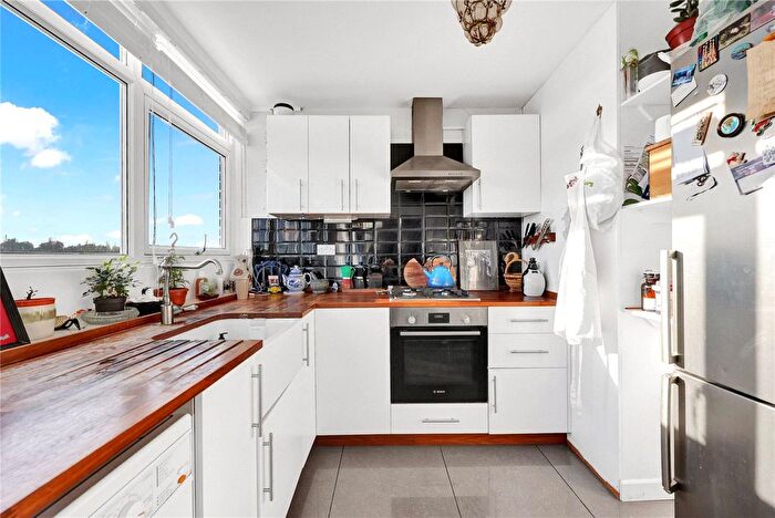 2 Bedroom Flat To Rent In Kingsfield House, Lambscroft Avenue, Lewisham, London, SE9