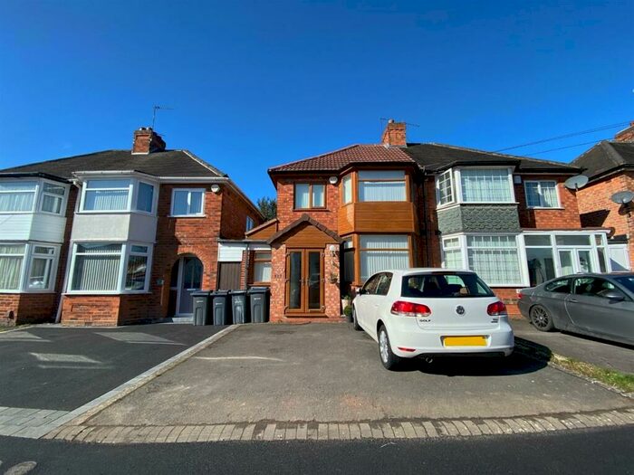 3 Bedroom Semi-Detached House To Rent In Steyning Road, South Yardley, Birmingham, B26
