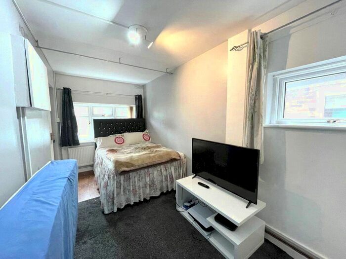 1 Bedroom Studio To Rent In Crawley, West Sussex RH11
