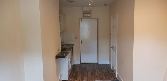 Studio To Rent In Carshalton Road, Sutton, SM1