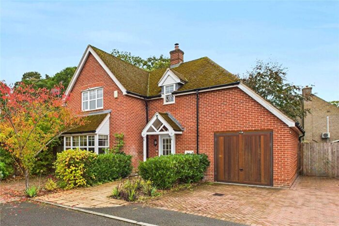 4 Bedroom Detached House For Sale In Stanley Close, Baughurst, Tadley, Hampshire, RG26
