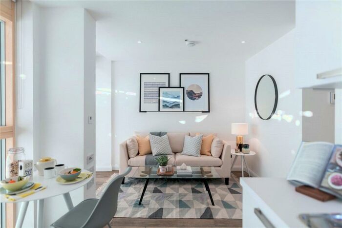 Studio To Rent In Queen Street, Maidenhead, Berkshire, SL6