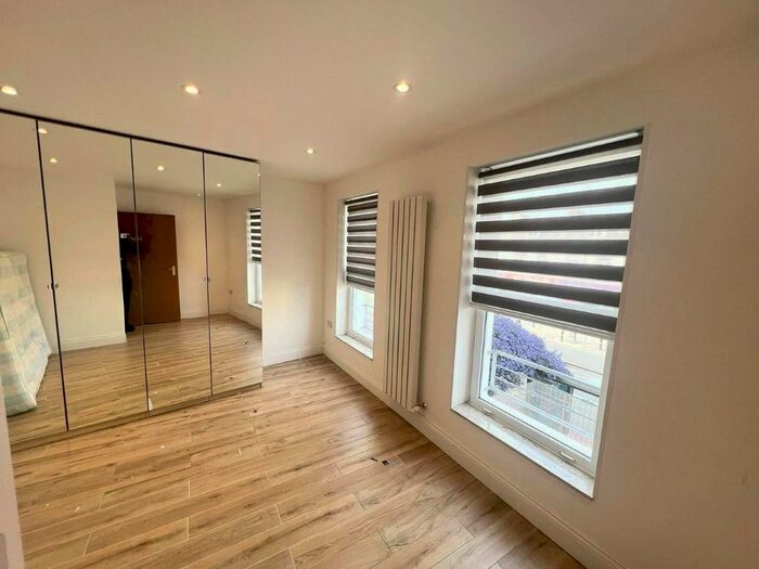 2 Bedroom Flat To Rent In Lewisham Way, London, SE14