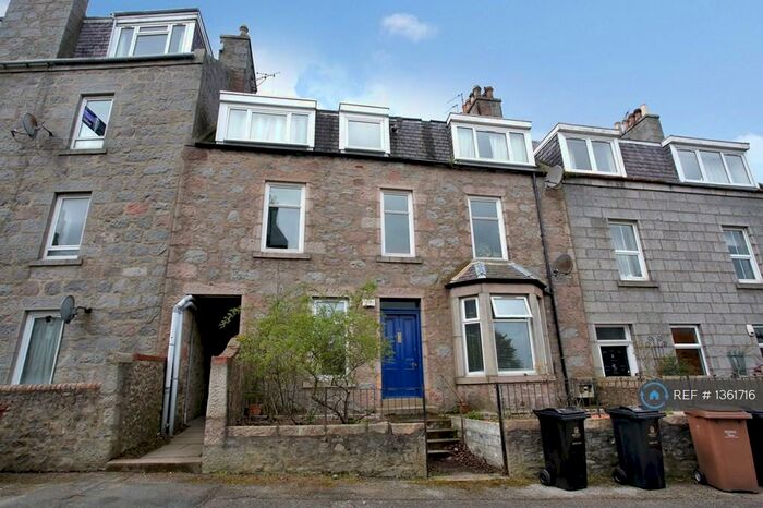 3 Bedroom Flat To Rent In Orchard Place, Aberdeen, AB24