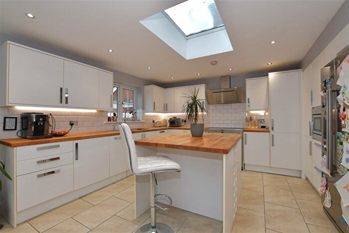 4 Bedroom Detached House For Sale In Hayden Road, Waltham Abbey, Essex, EN9