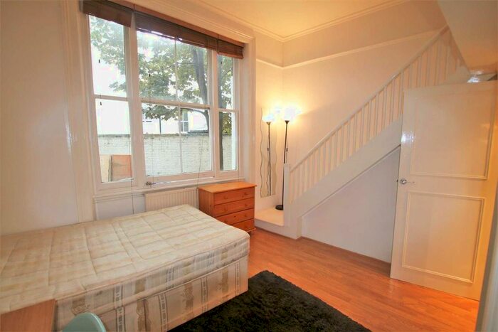 1 Bedroom Flat To Rent In Earls Court Road, London, SW5