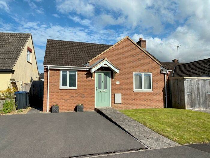 1 Bedroom Detached Bungalow For Sale In Ludlow Close, Warminster, BA12