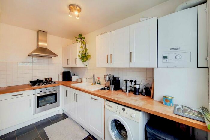 2 Bedroom Apartment To Rent In Queens Ride, London, SW13