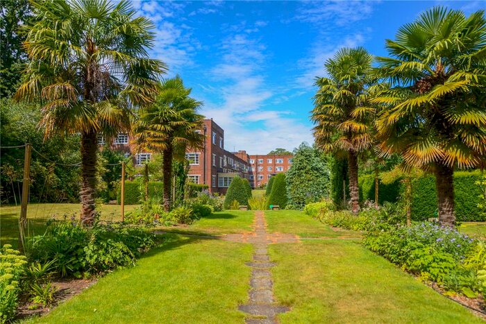 2 Bedroom Flat To Rent In Meadowside, Cambridge Park, Twickenham TW1