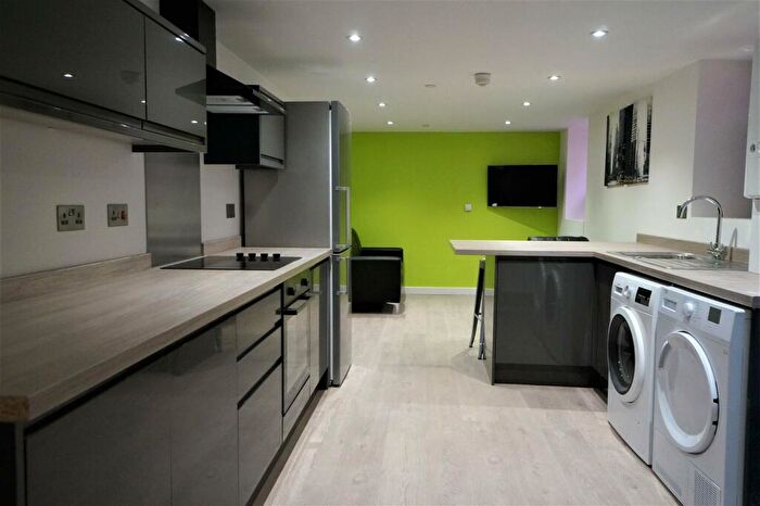 2 Bedroom Apartment To Rent In Holyhead Road, Bangor, LL57