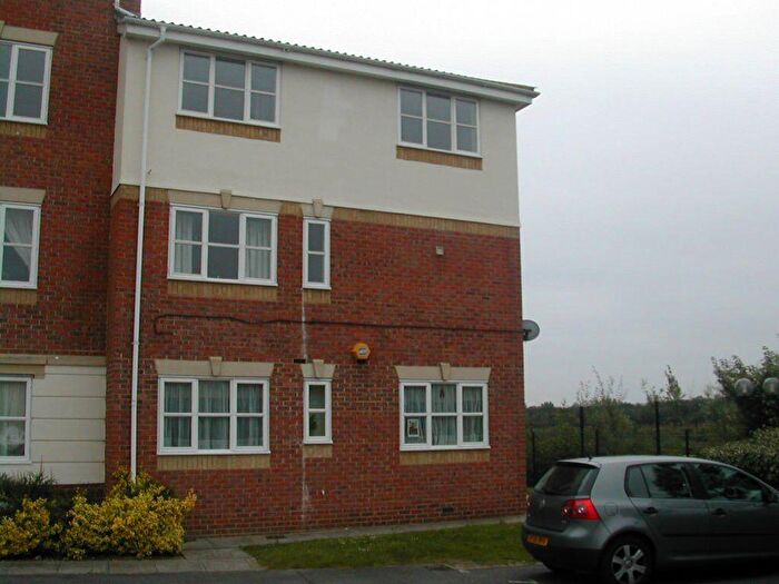 2 Bedroom Maisonette To Rent In Cobham Close, Cippenham, SL1