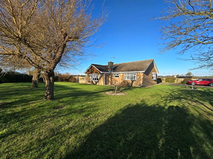3 Bedroom Detached Bungalow For Sale In Belton New Road, Bradwell, NR31