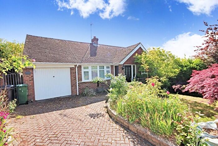 3 Bedroom Detached Bungalow For Sale In Malling Road, Teston, Maidstone, ME18