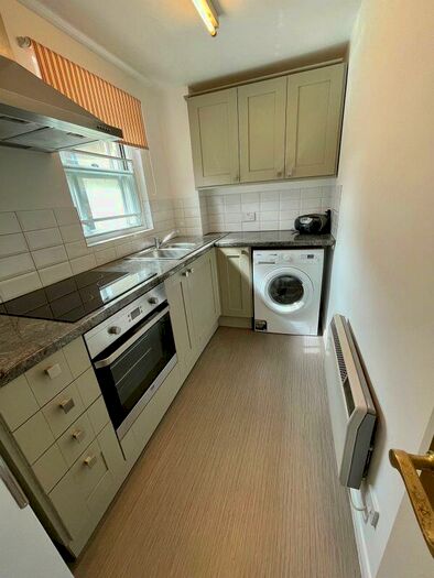 1 Bedroom Maisonette To Rent In High Street, Leatherhead, KT22