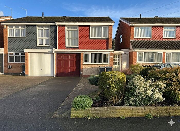 3 Bedroom Semi Detached House For Sale In Westacre Gardens, Birmingham, West Midlands, B33