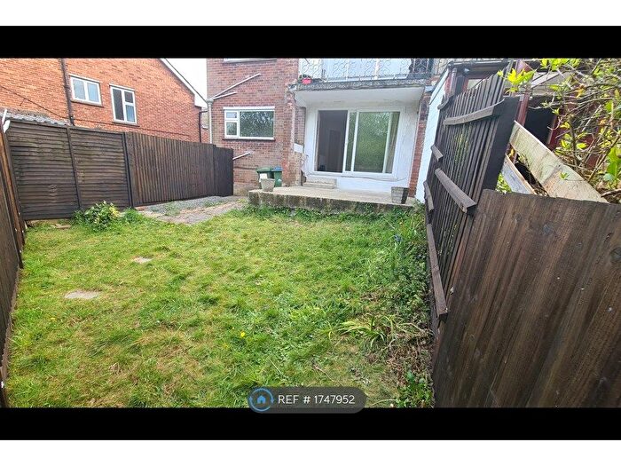 2 Bedroom Maisonette To Rent In Courtland Gardens, Southampton, SO16