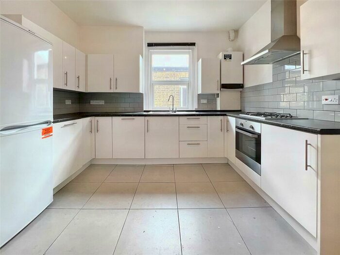 2 Bedroom Flat To Rent In High Road, Chadwell Heath, RM6