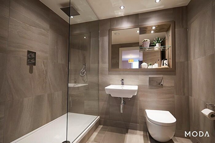 2 Bedroom Apartment To Rent In Angel Gardens, Manchester, Greater Manchester, M4