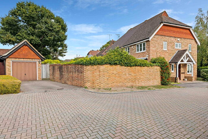 3 Bedroom Semi-Detached House For Sale In Lincolns Mead, Lingfield, RH7