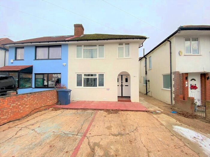 Studio To Rent In Cayton Road, Greenford, UB6